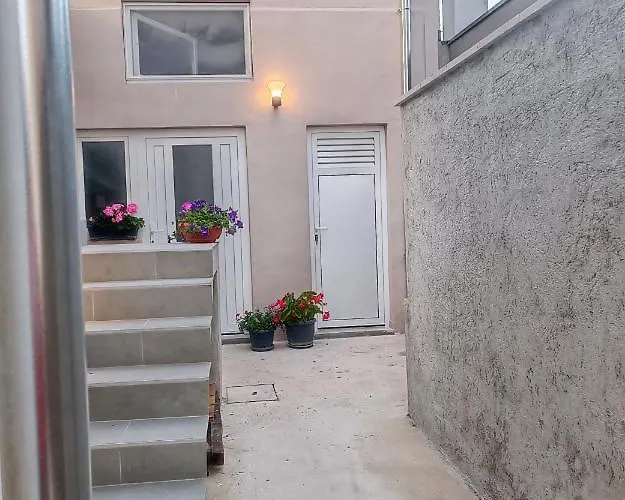 דירה Gallery Freya זאדאר